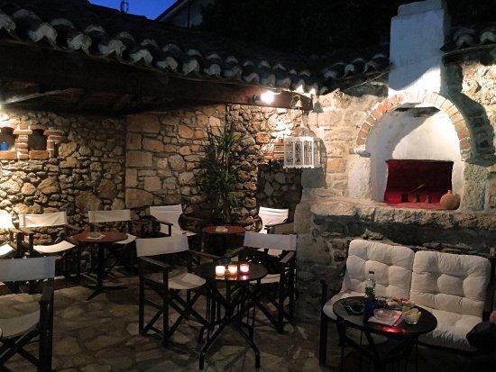 Cafe Bar Paralis
