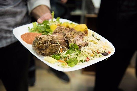 I Taverna Stin Plateia Skra
