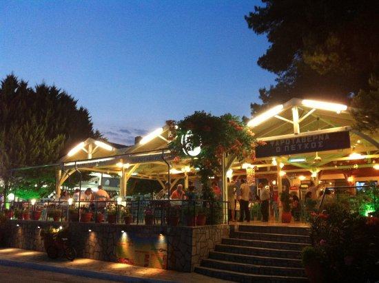 Psarotaverna O Pefkos