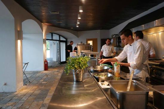 Tsipouraki Restaurant