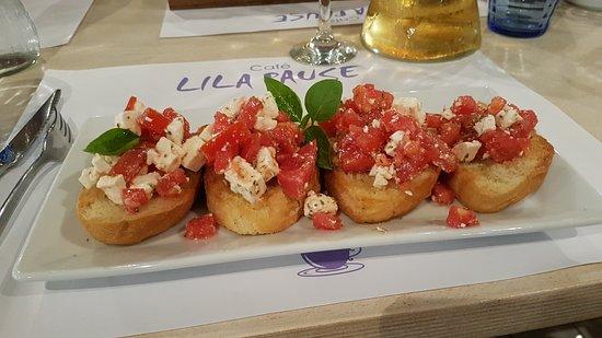 Cafe Lila Pause
