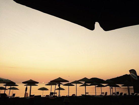 Apoplous-all day beach bar